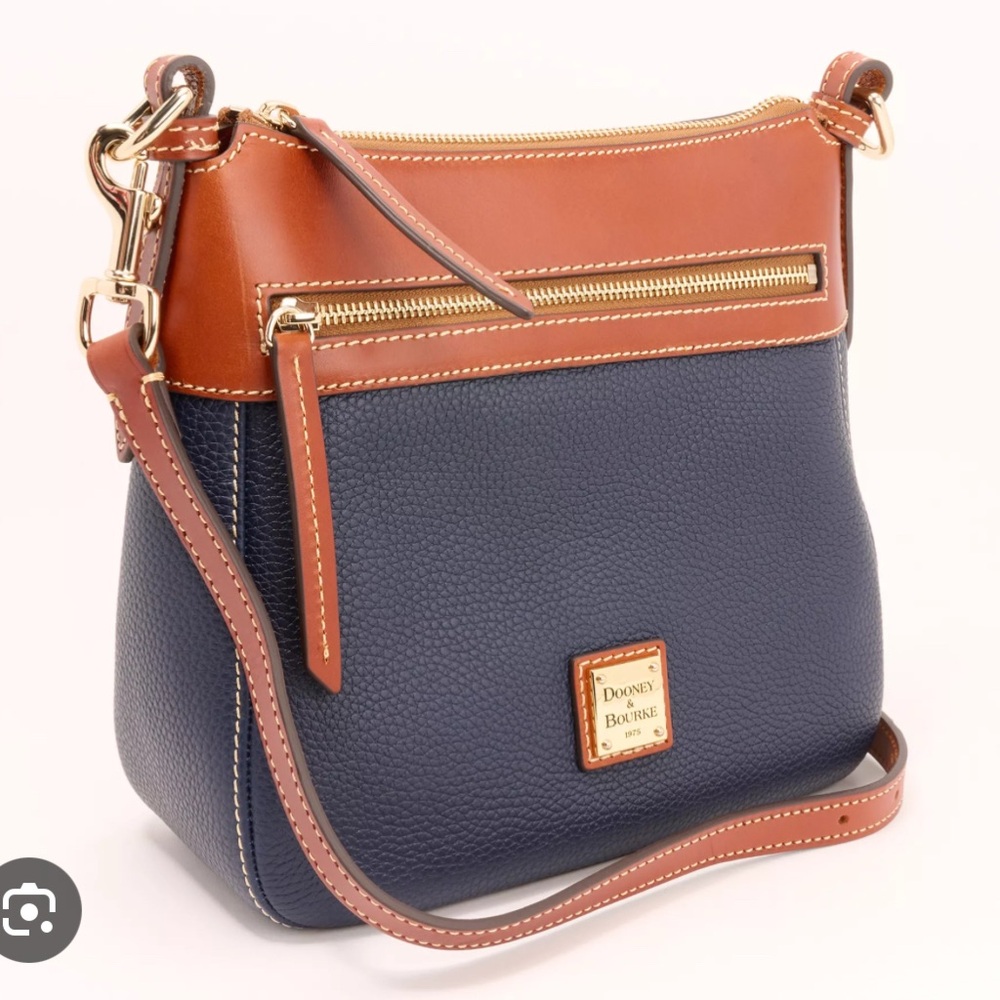 NWOT DOONEY & BOURKE PEBBLE GRAIN CROSSBODY IN BLUE AND BROWN